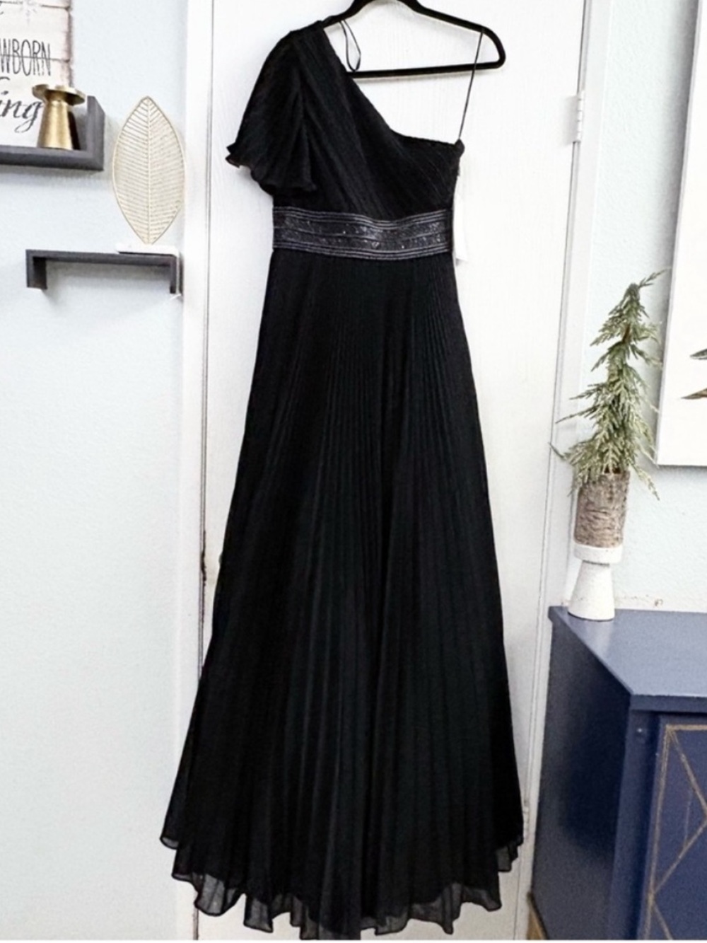 IEENA For MAC DUGGAL Pleated Shimmering Black One-Shoulder Evening Gown  Size 6